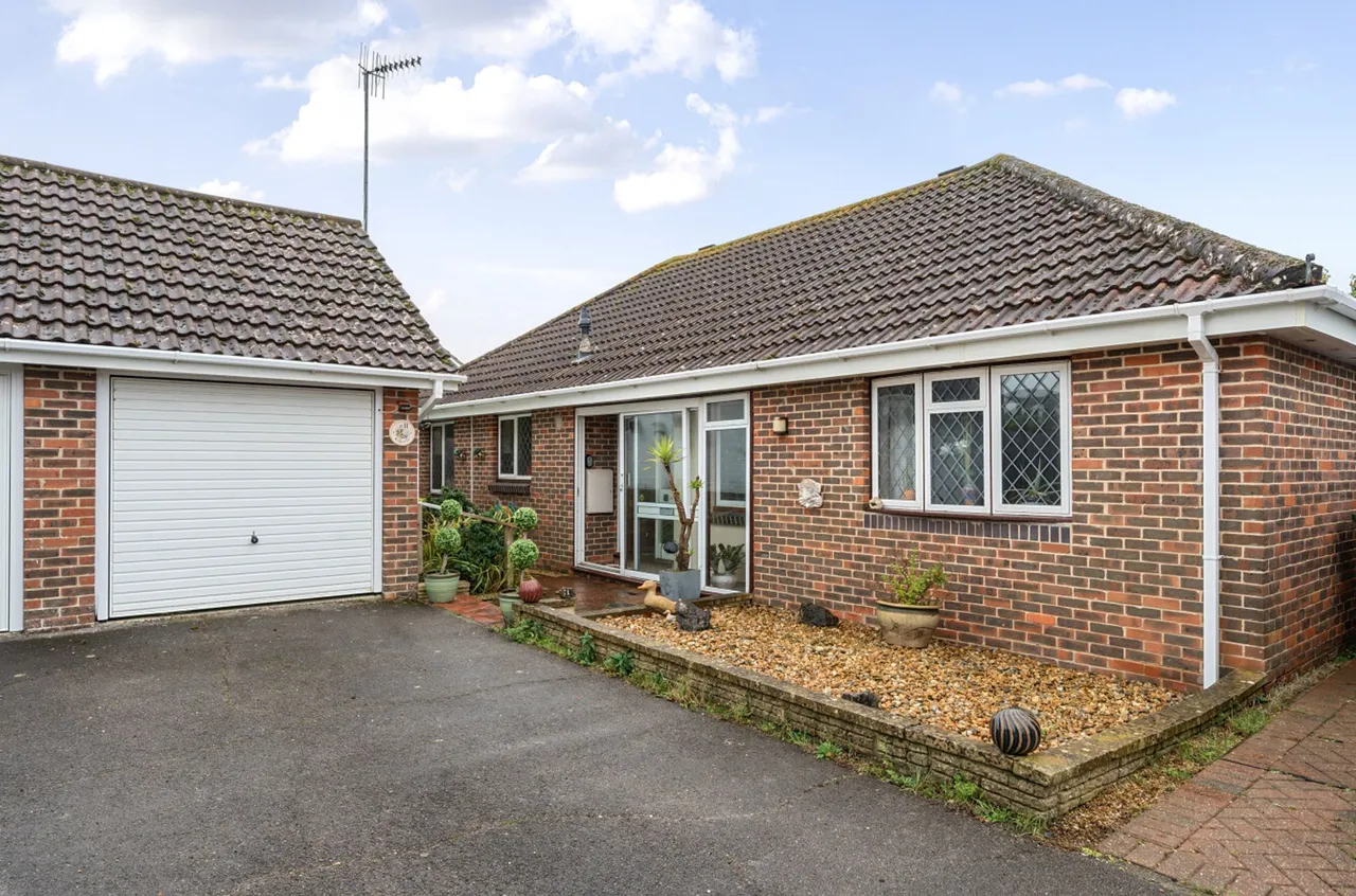 Lodge Close, Middleton-On-Sea, PO22, photo 14