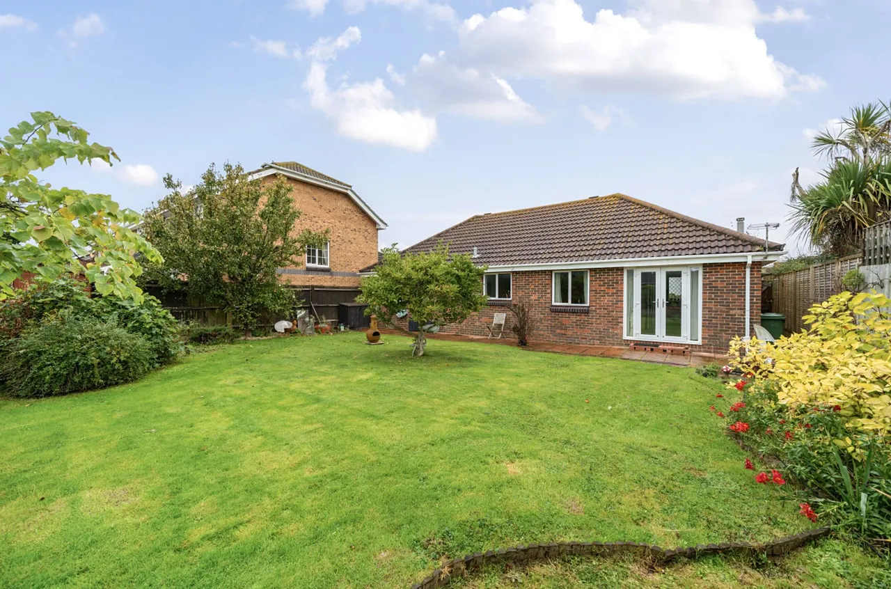 Lodge Close, Middleton-On-Sea, PO22, photo 13