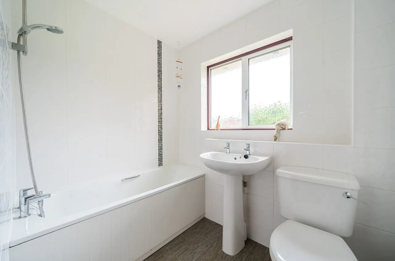 Lodge Close, Middleton-On-Sea, PO22, photo 11