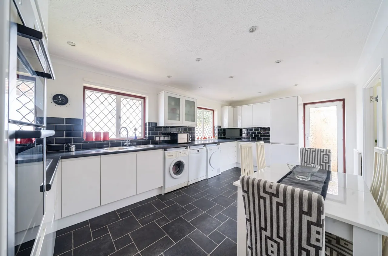 Lodge Close, Middleton-On-Sea, PO22, photo 3