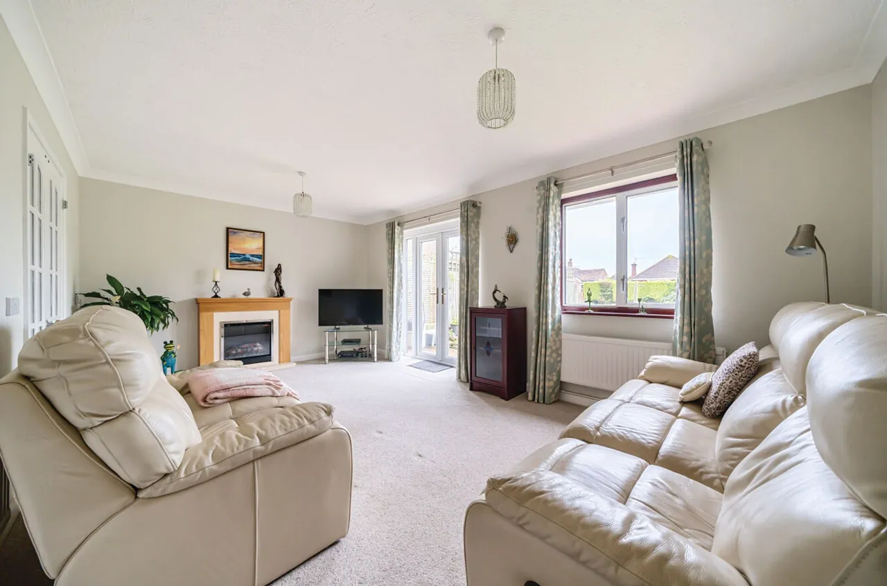 Lodge Close, Middleton-On-Sea, PO22, photo 4