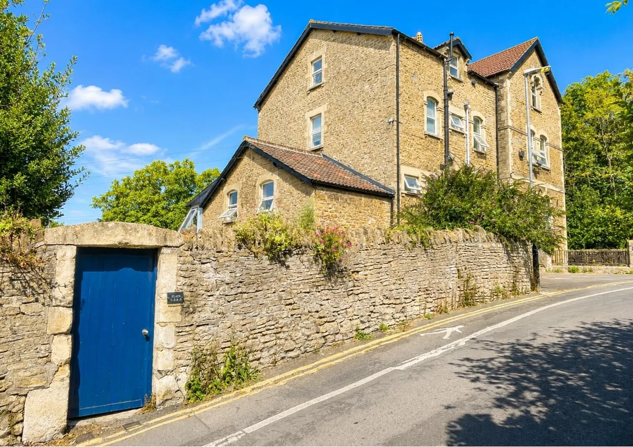 1 bed flat for sale — Bridge Street, Frome BA11 1BB