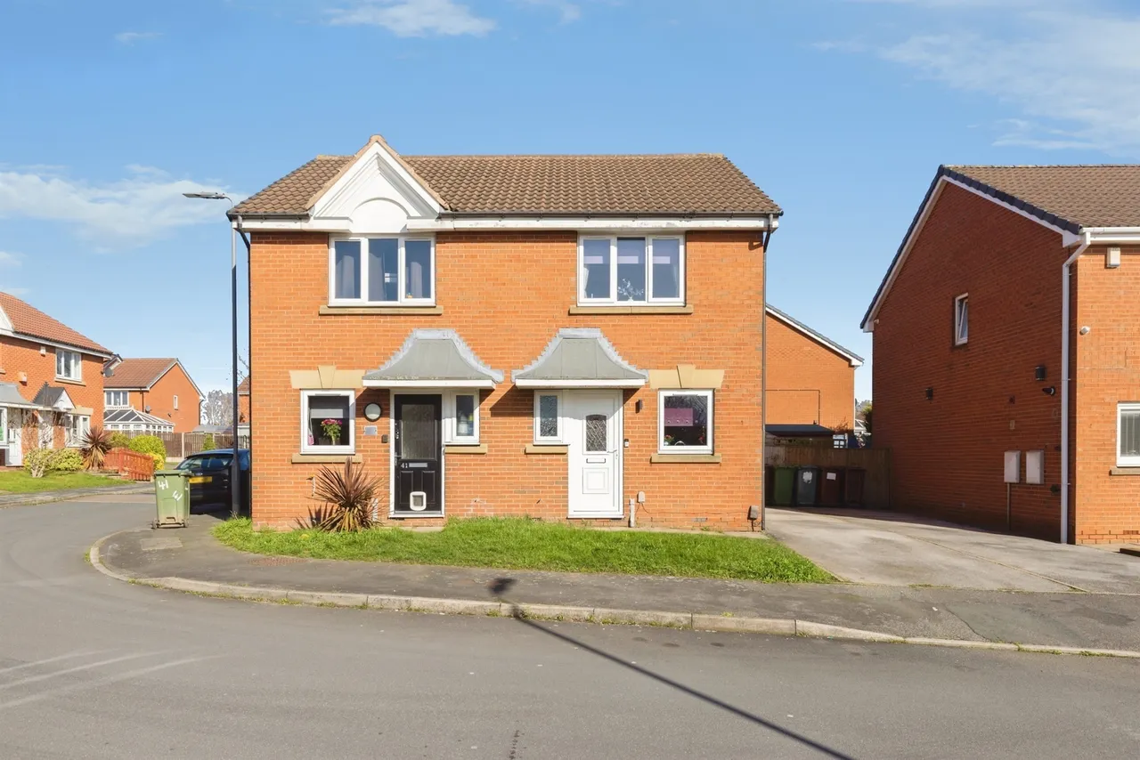 2 bed house for sale — Holly Approach, Ossett