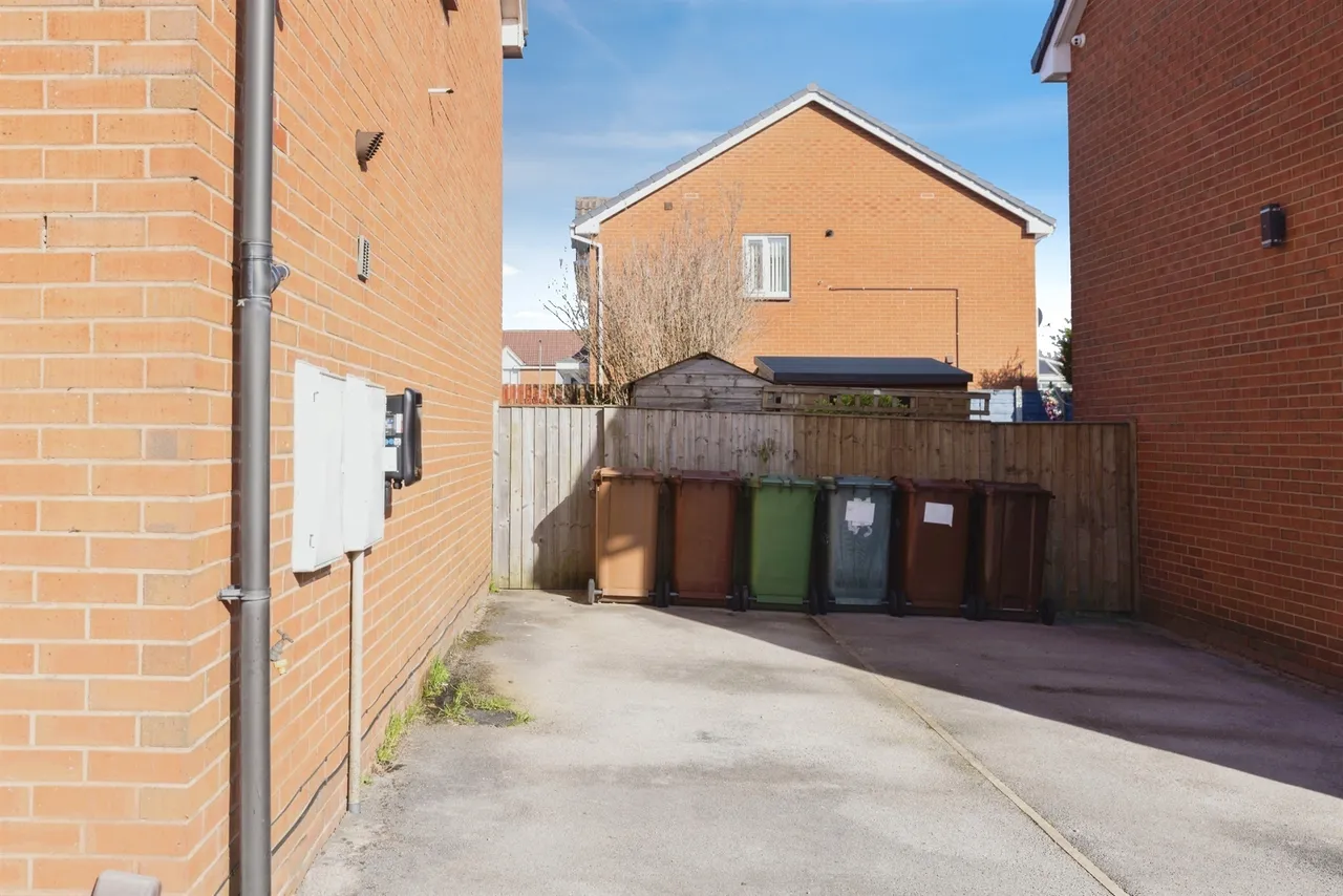 Holly Approach, Ossett, photo 2