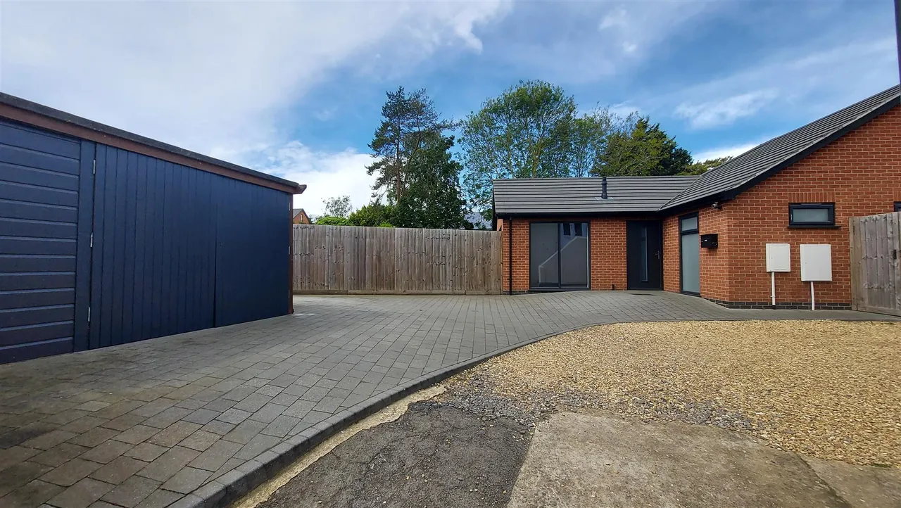 St Peters Road, Bourne, photo 24