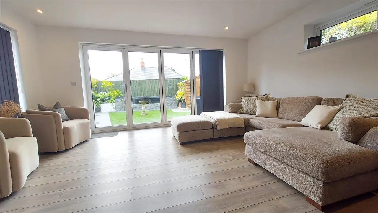 St Peters Road, Bourne, photo 6