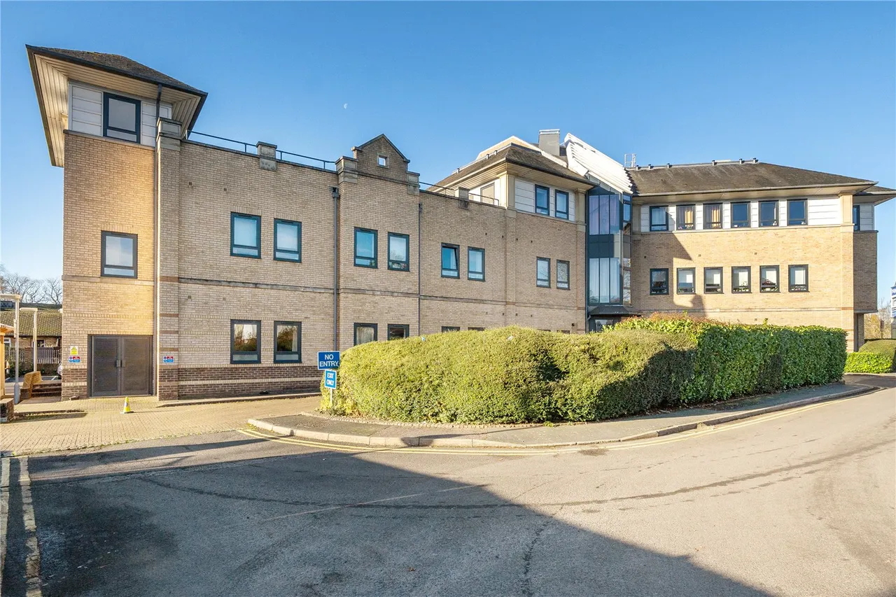 2 bed flat for sale — Maybury Close, Frimley, Camberley, Surrey, GU16 7AX