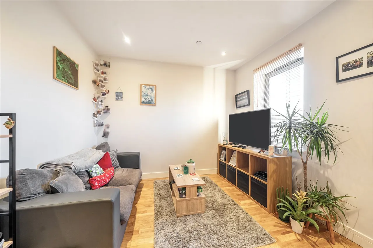 Maybury Close, Frimley, Camberley, Surrey, GU16 7AX, photo 2