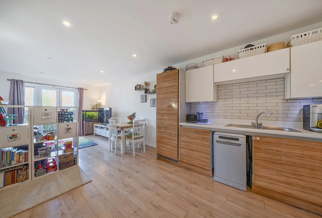 Aventine Avenue, Mitcham, CR4 1GD, photo 4