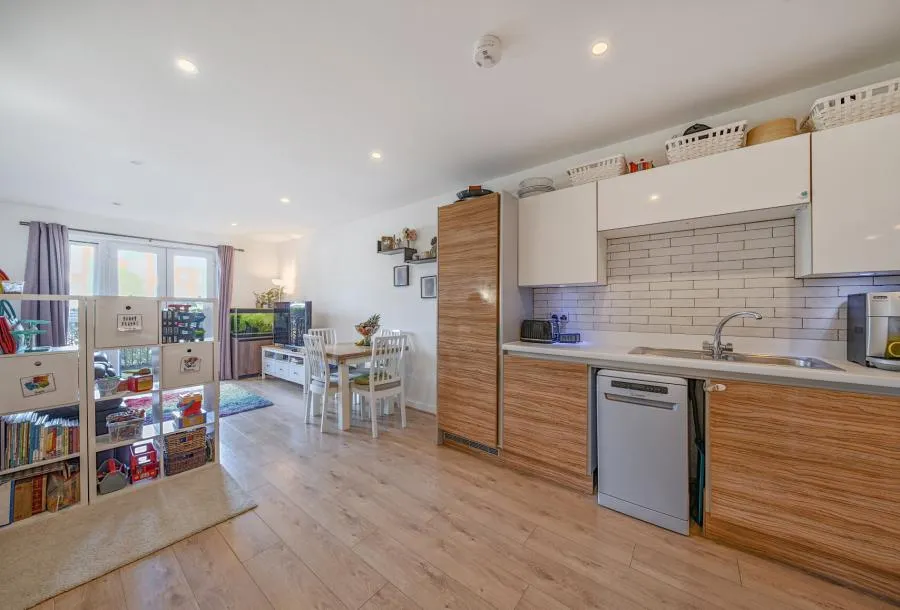 Aventine Avenue, Mitcham, CR4, photo 7