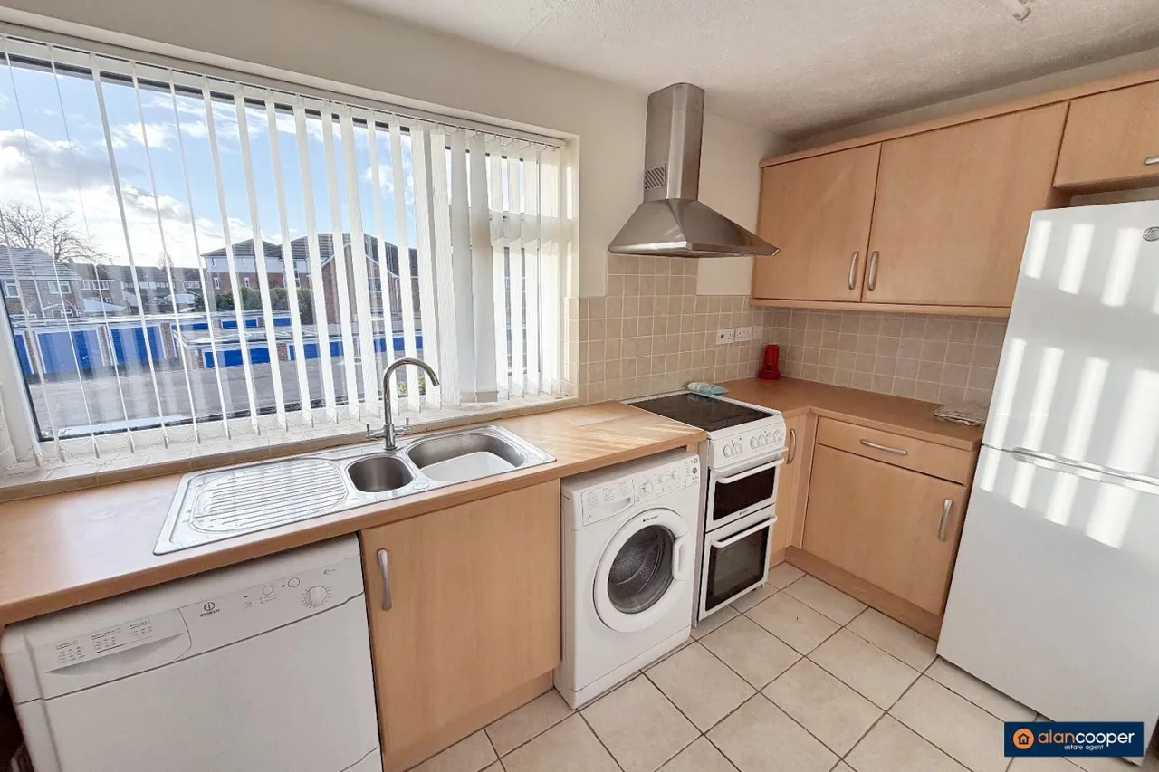 Coniston Court, St Nicolas Park, CV11, photo 5