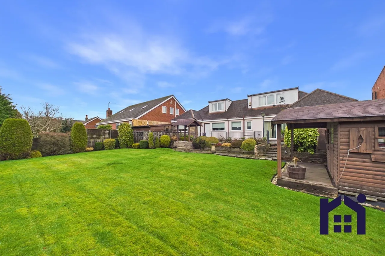 Almond Brook Road, Standish, Wigan, WN6 0SR, photo 4