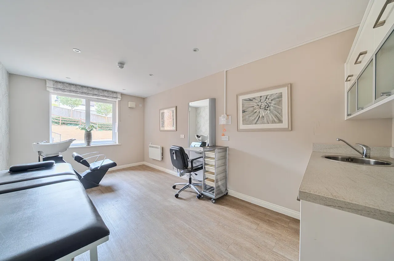 Havant Road, Drayton, PO6, photo 13