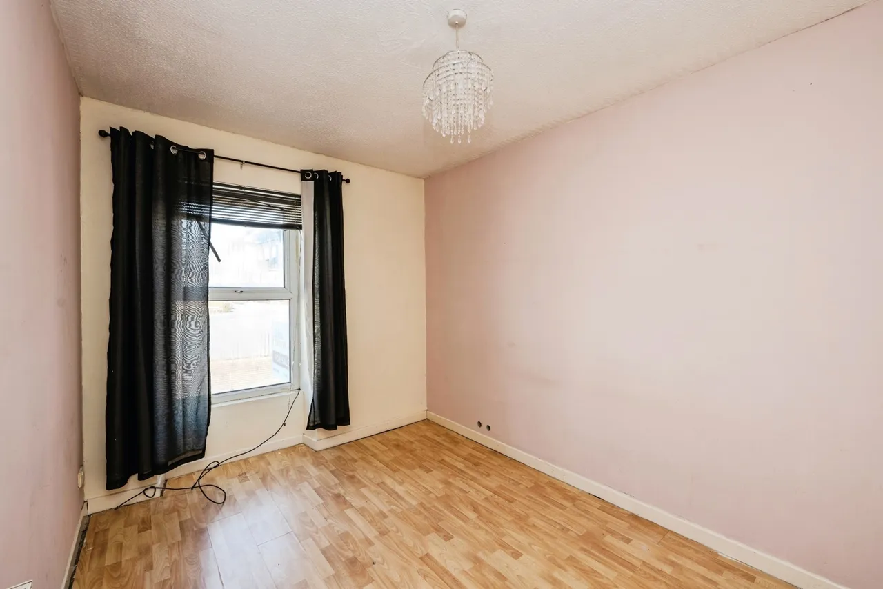 Brynallt Terrace, Llanelli, SA15, photo 10
