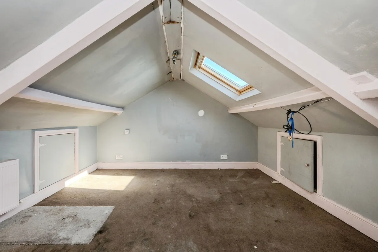 Brynallt Terrace, Llanelli, SA15, photo 17