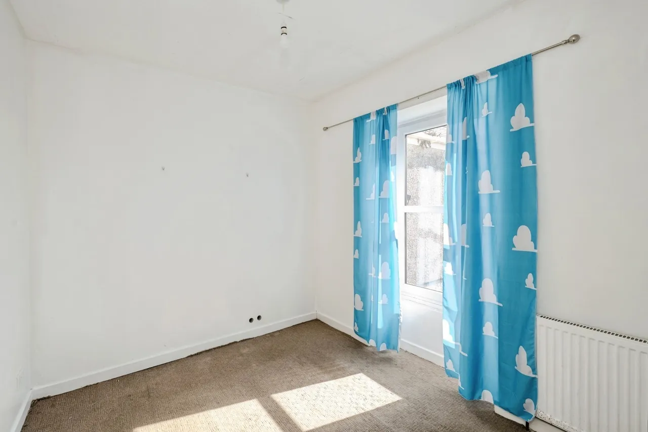 Brynallt Terrace, Llanelli, SA15, photo 12