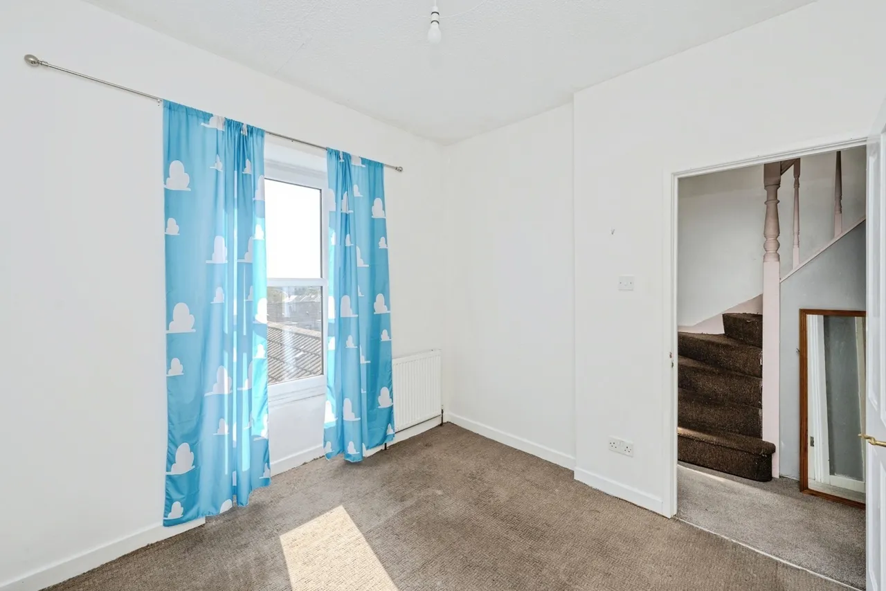 Brynallt Terrace, Llanelli, SA15, photo 13