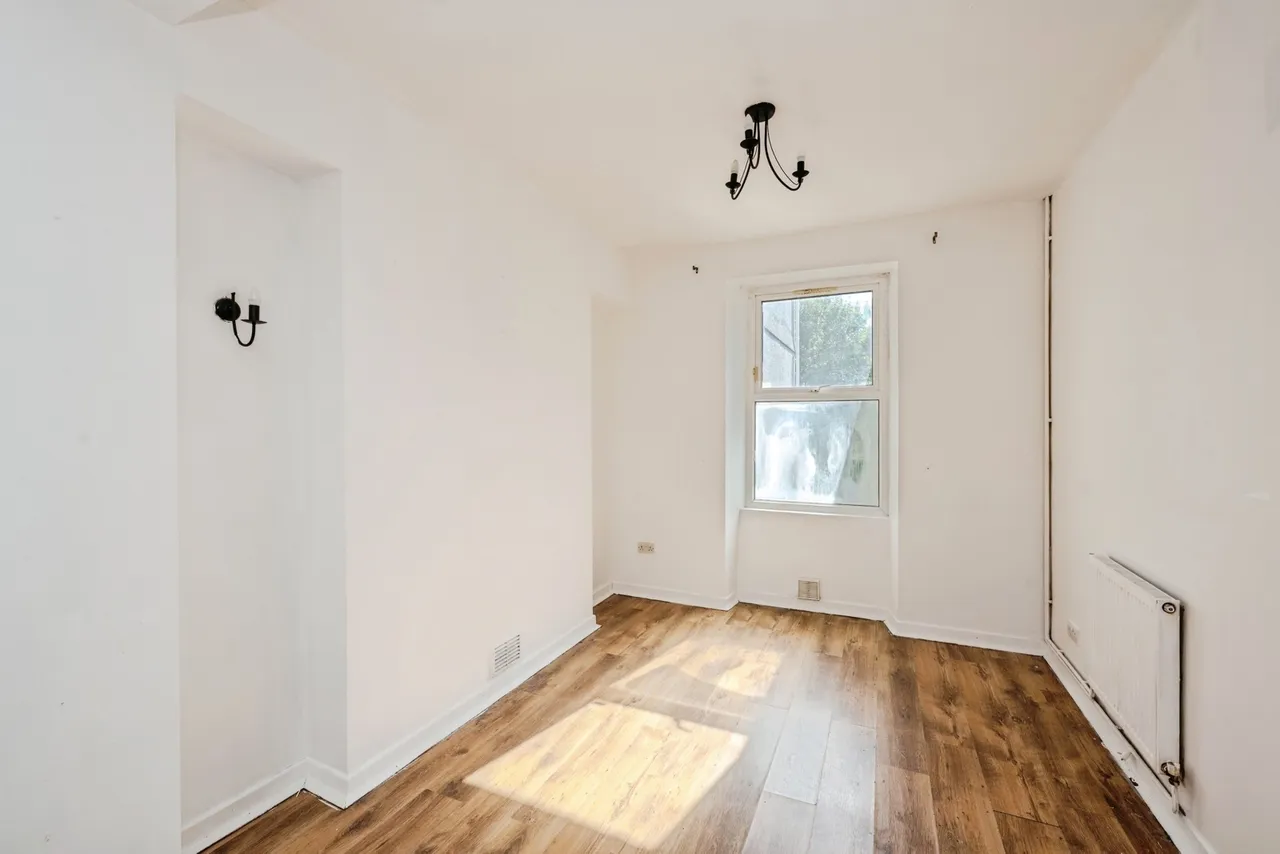 Brynallt Terrace, Llanelli, SA15, photo 4