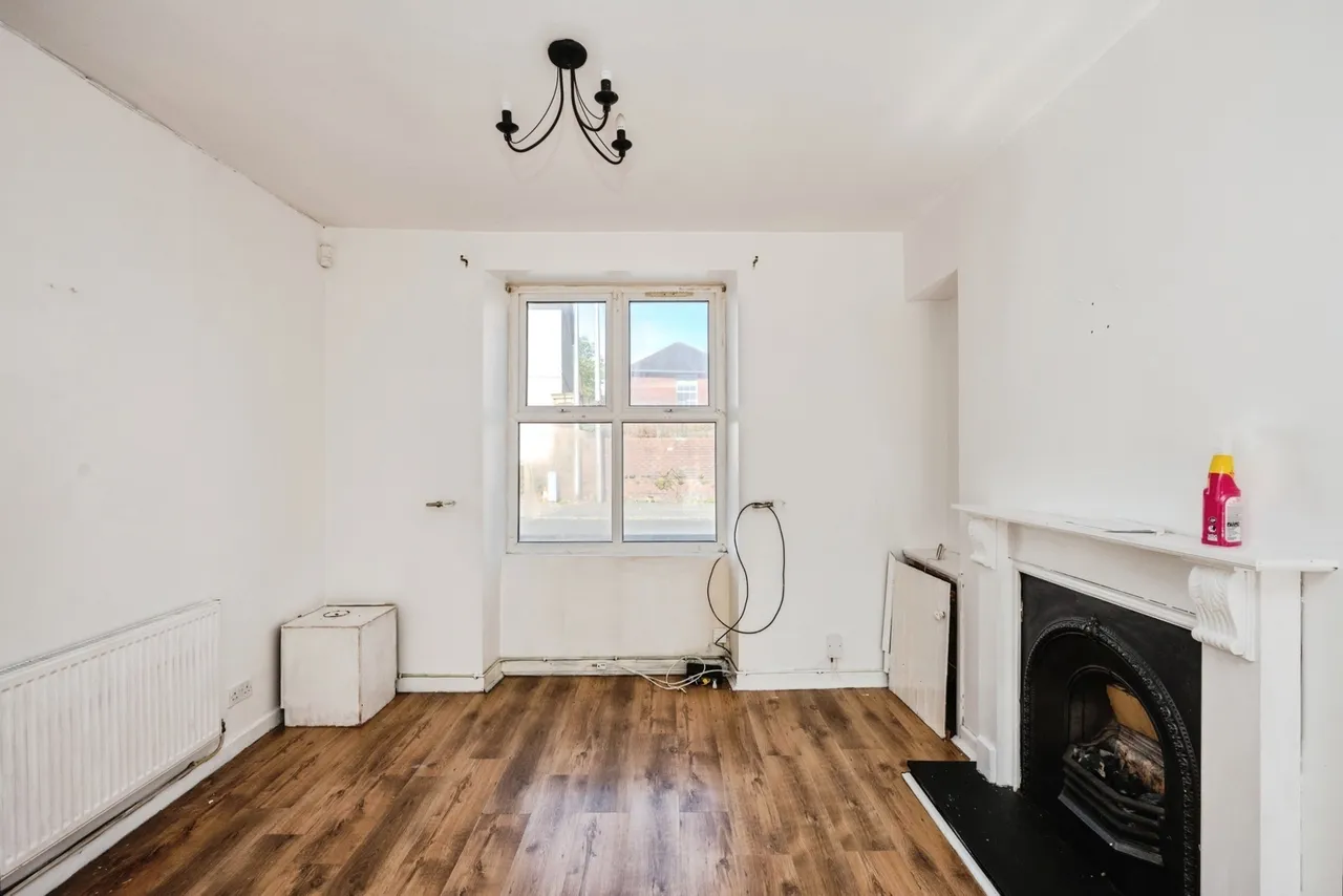 Brynallt Terrace, Llanelli, SA15, photo 2