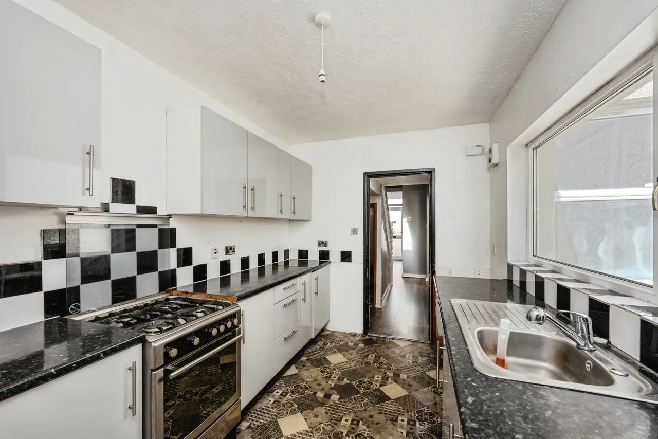 Brynallt Terrace, Llanelli, SA15, photo 6