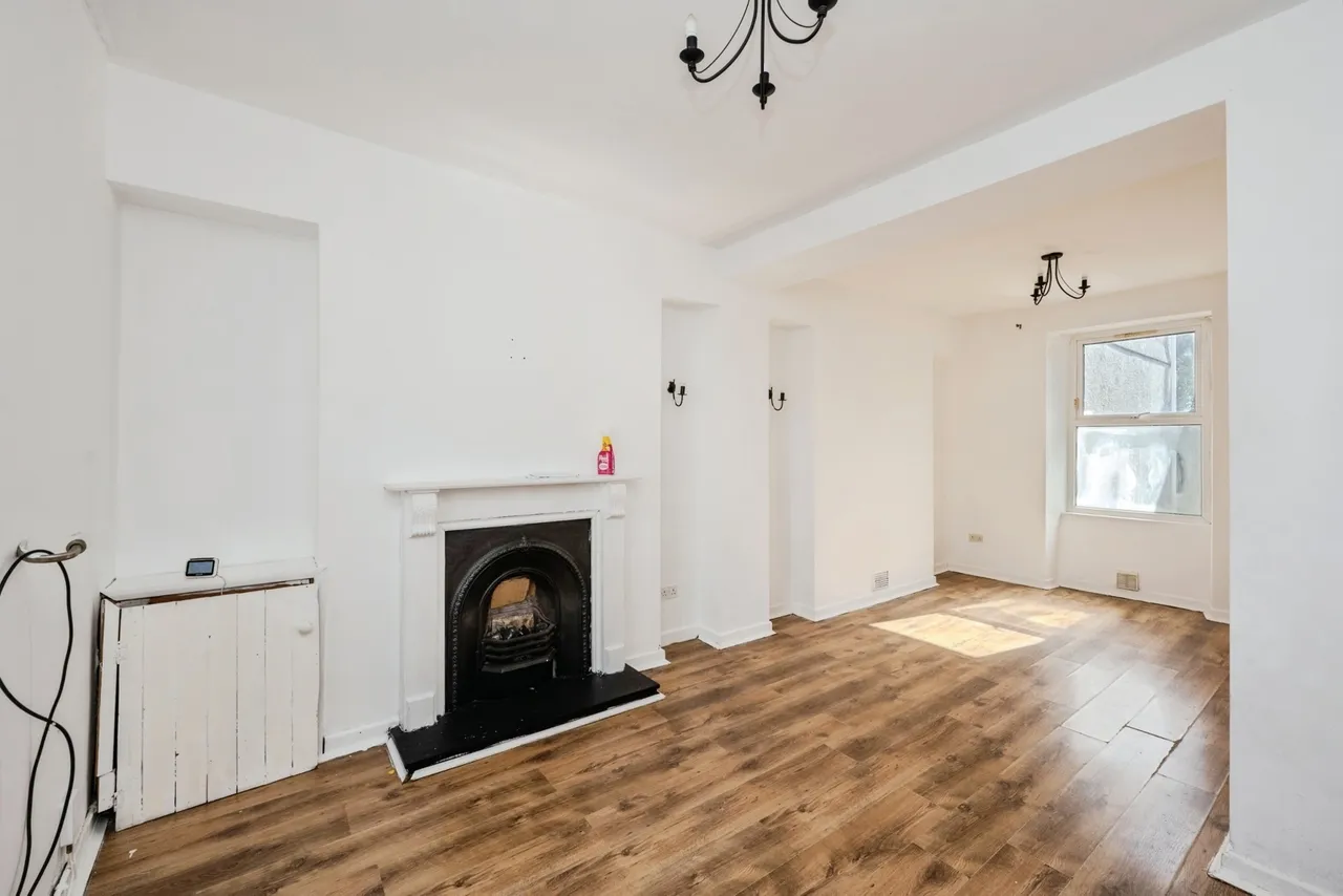 Brynallt Terrace, Llanelli, SA15, photo 3