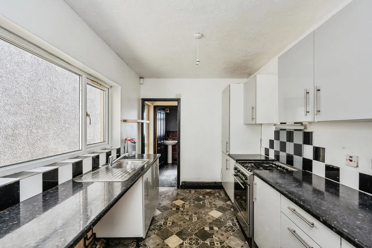 Brynallt Terrace, Llanelli, SA15, photo 5