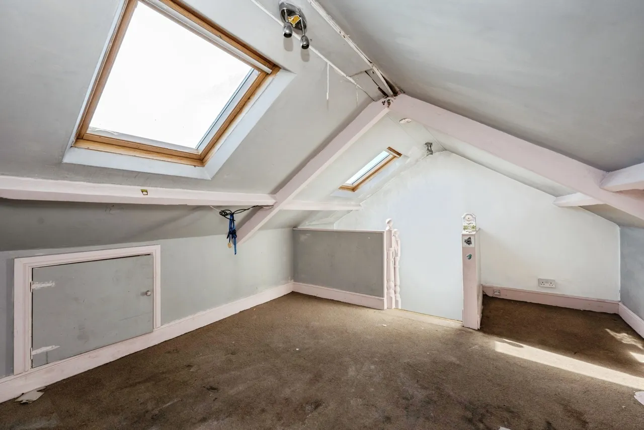Brynallt Terrace, Llanelli, SA15, photo 18