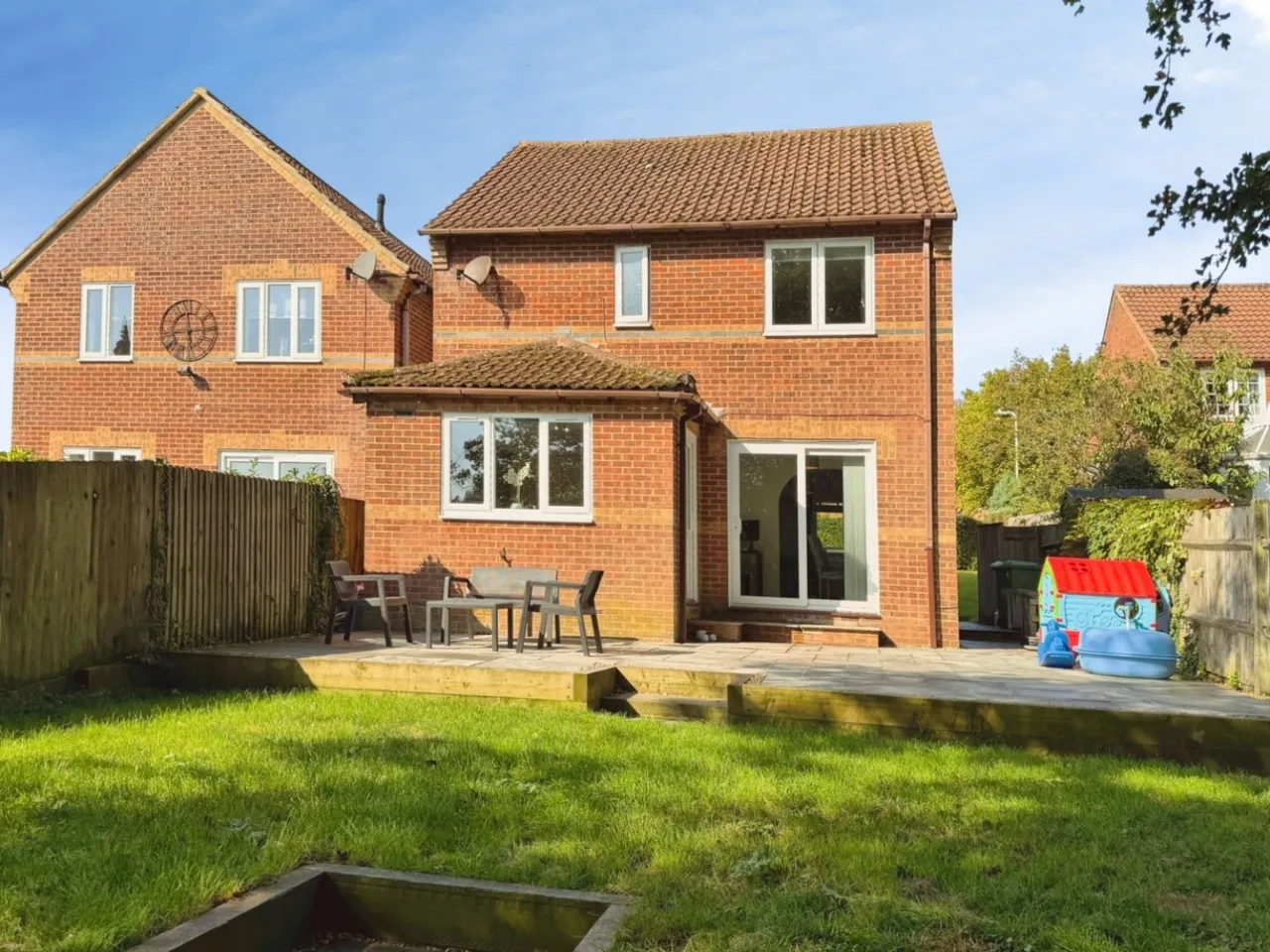 Mount Pleasant Close, Lyminge, CT18, photo 2