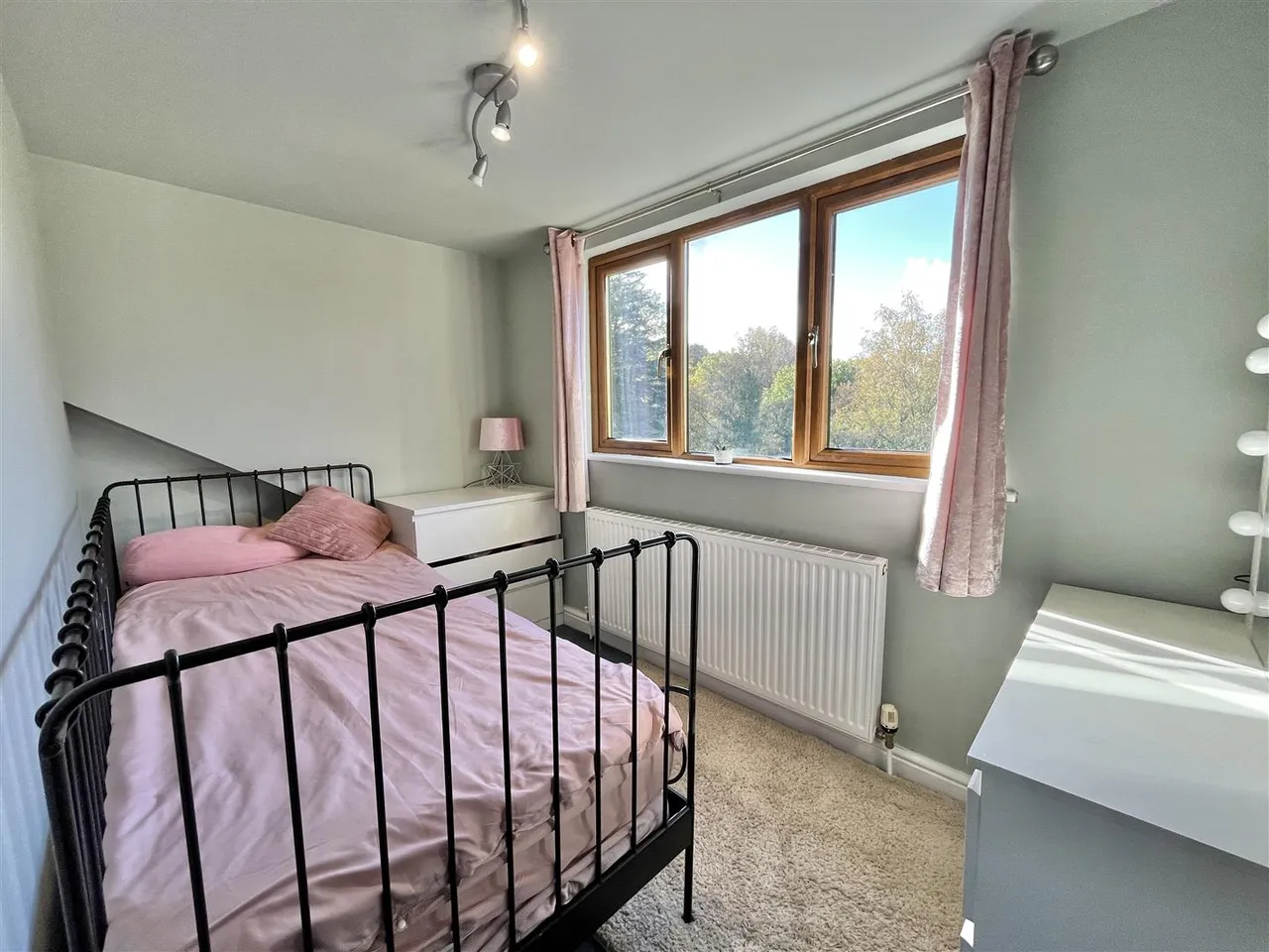 Park Road, Glossop, SK13, photo 11