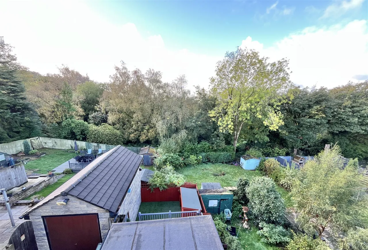 Park Road, Glossop, SK13, photo 13