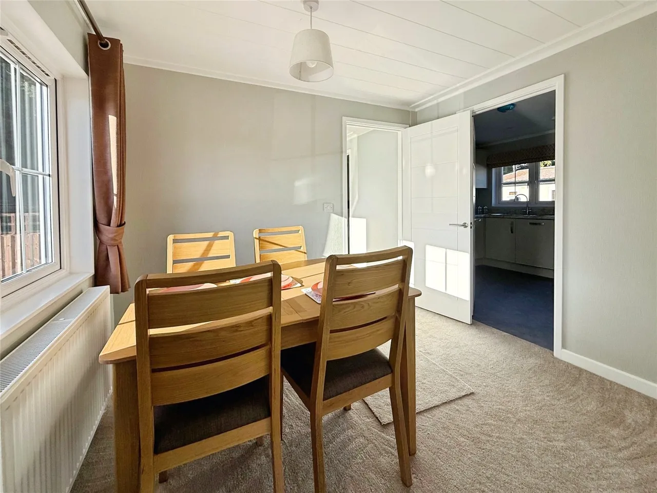 Brownfield Gardens, Maidenhead, Berkshire, SL6 2RL, photo 5