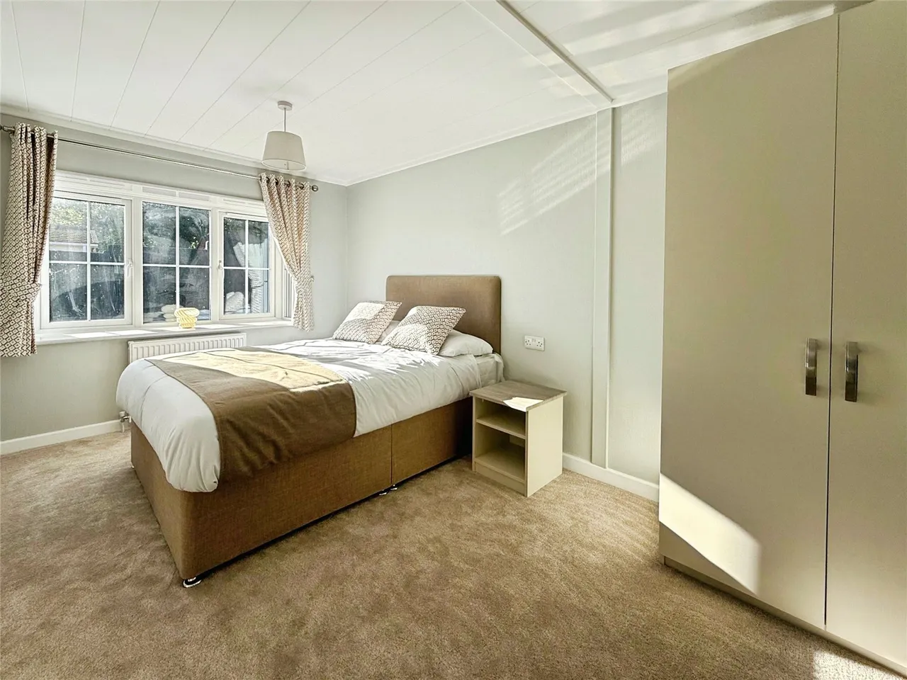 Brownfield Gardens, Maidenhead, Berkshire, SL6 2RL, photo 6