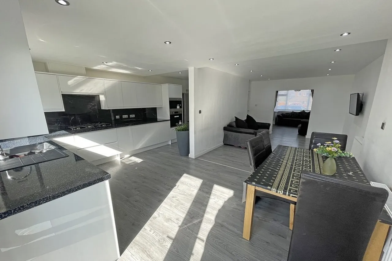 Moorhill Road, Whitnash, CV31, photo 6