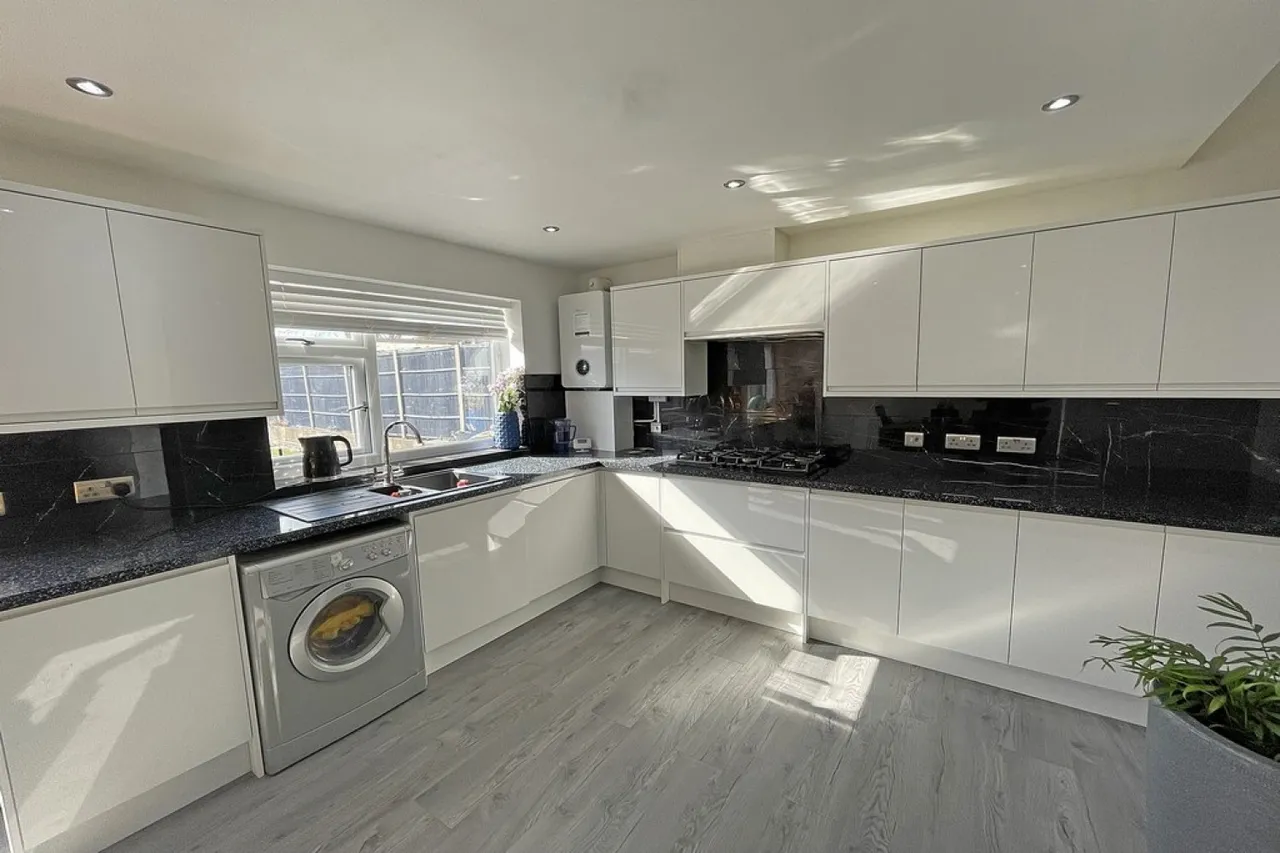 Moorhill Road, Whitnash, CV31, photo 3