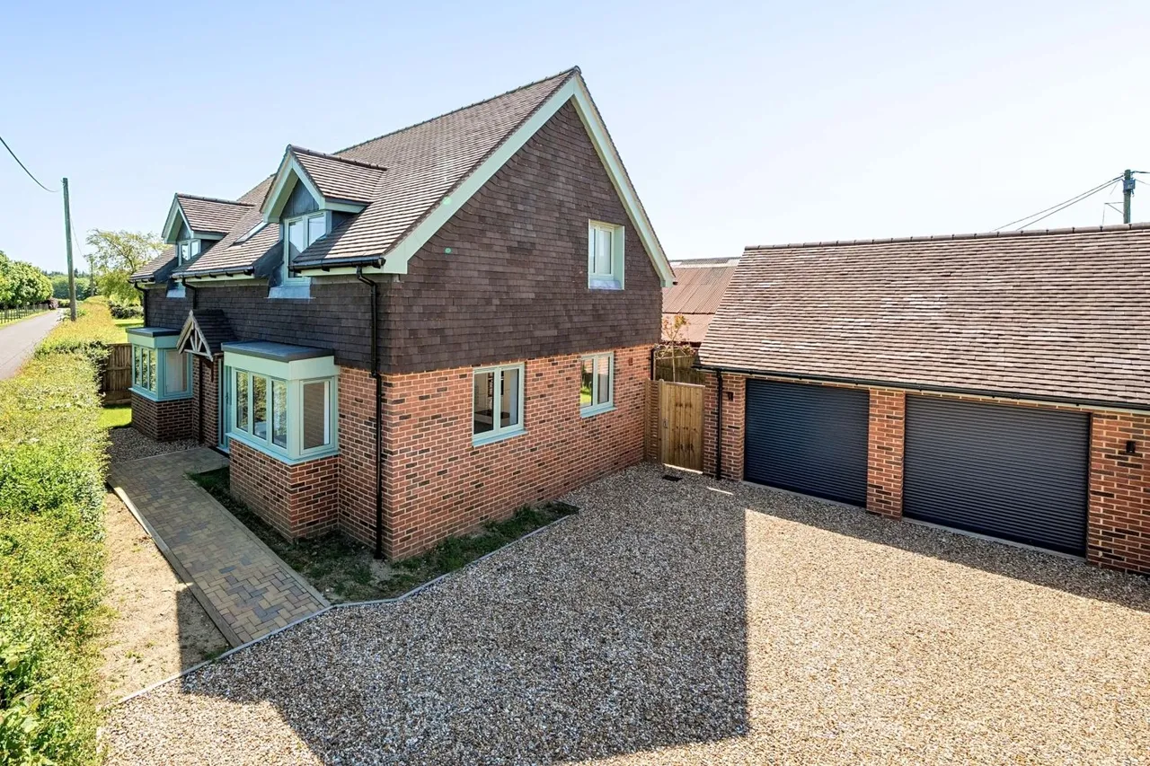 3 bed house for sale, Canterbury Road, Densole, CT18