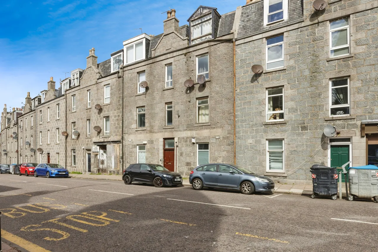 2 bed flat for sale — Victoria Road, Aberdeen