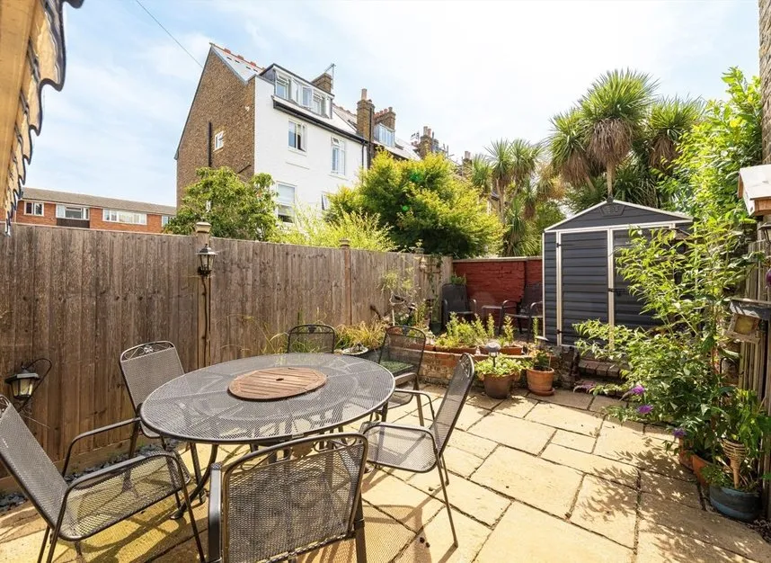 The Avenue, Sunbury-On-Thames, TW16, photo 4