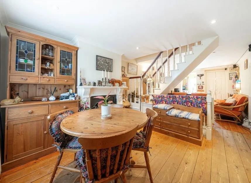 The Avenue, Sunbury-On-Thames, TW16, photo 2