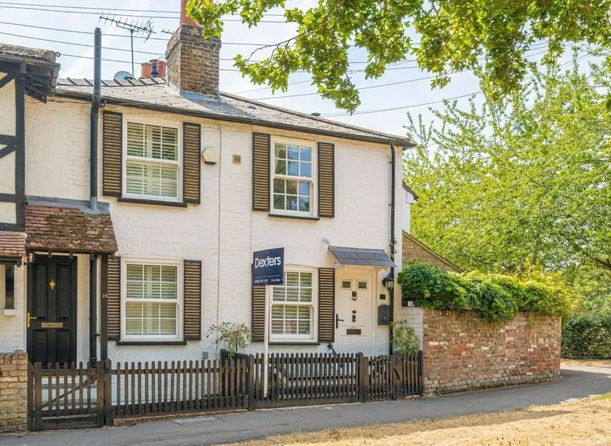 3 bed house for sale — The Avenue, Sunbury-On-Thames, TW16