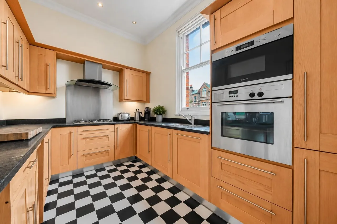 Compayne Gardens, London NW6 3DG, photo 3