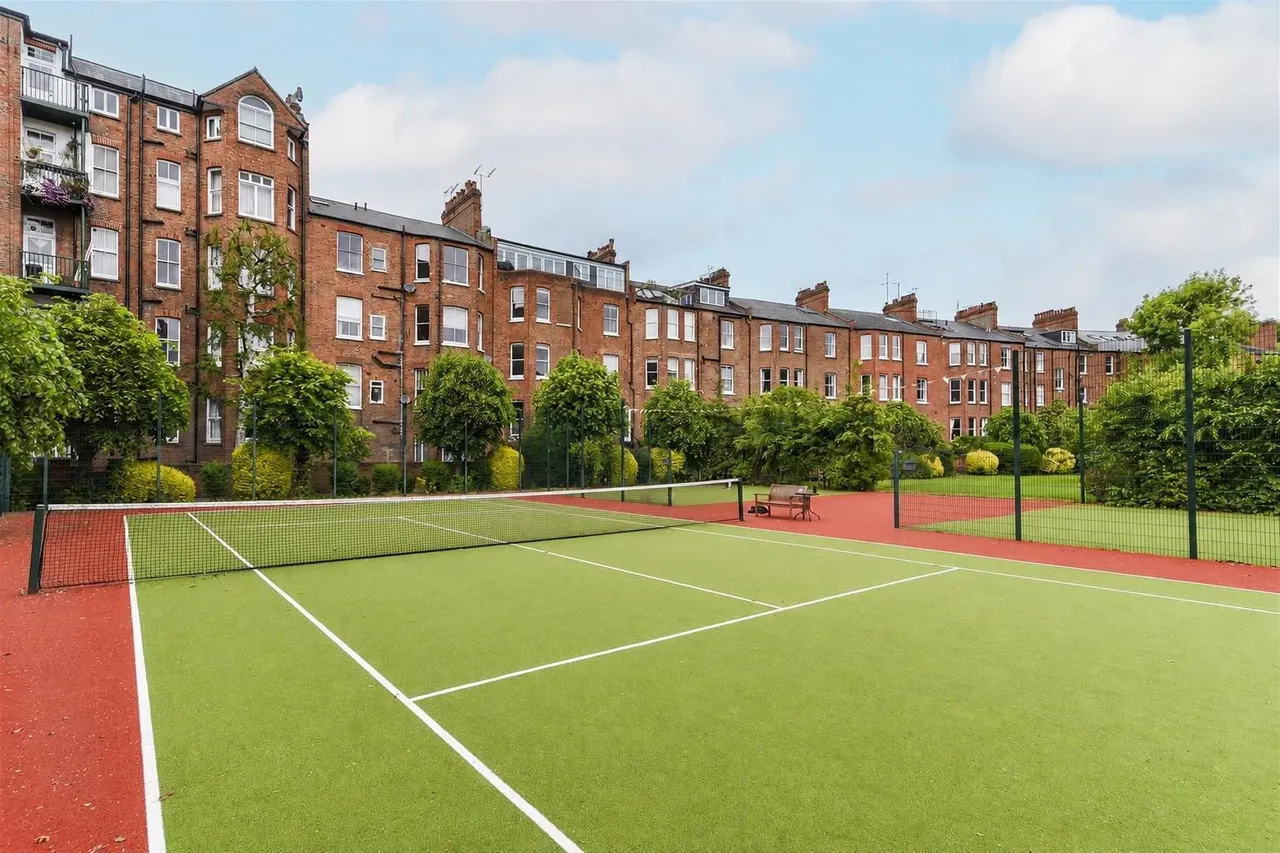 Compayne Gardens, London NW6 3DG, photo 2