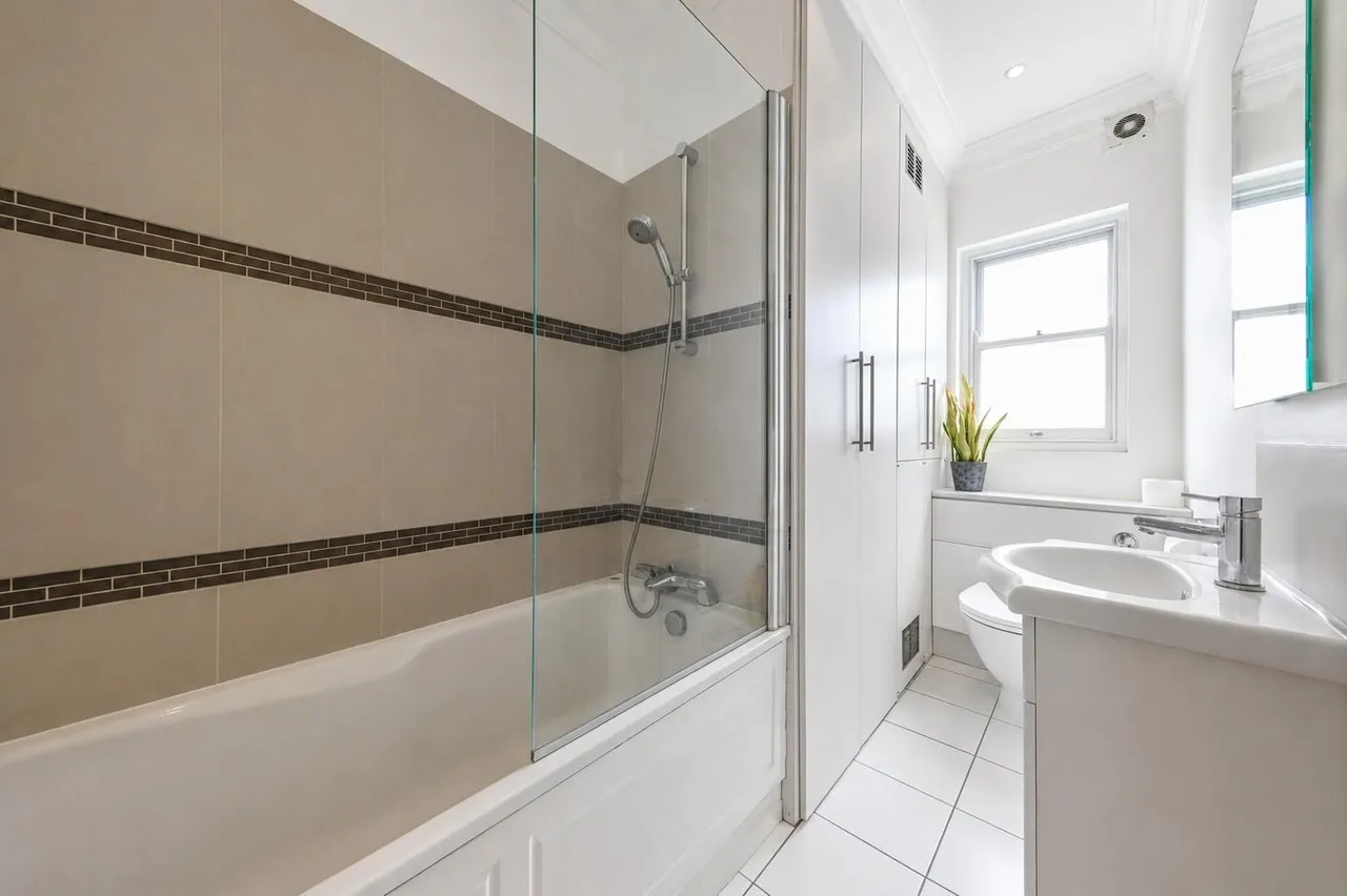 Compayne Gardens, London NW6 3DG, photo 10