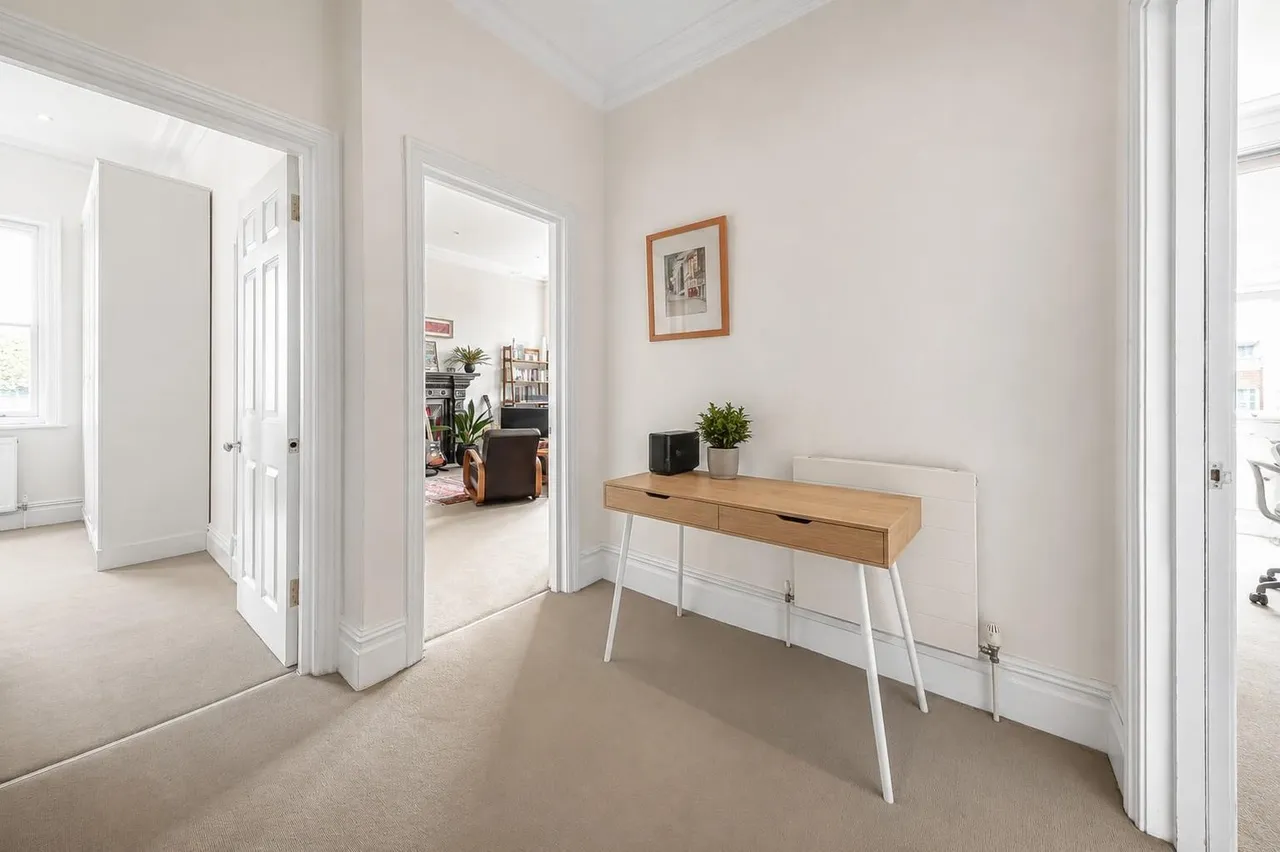 Compayne Gardens, London NW6 3DG, photo 9