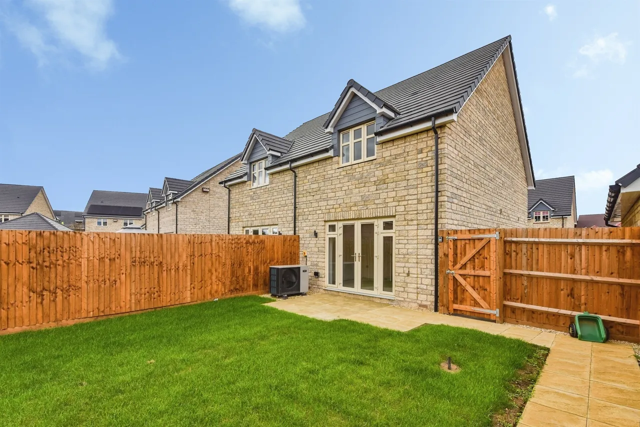 Cardiff Close, Patterdown, SN15, photo 10