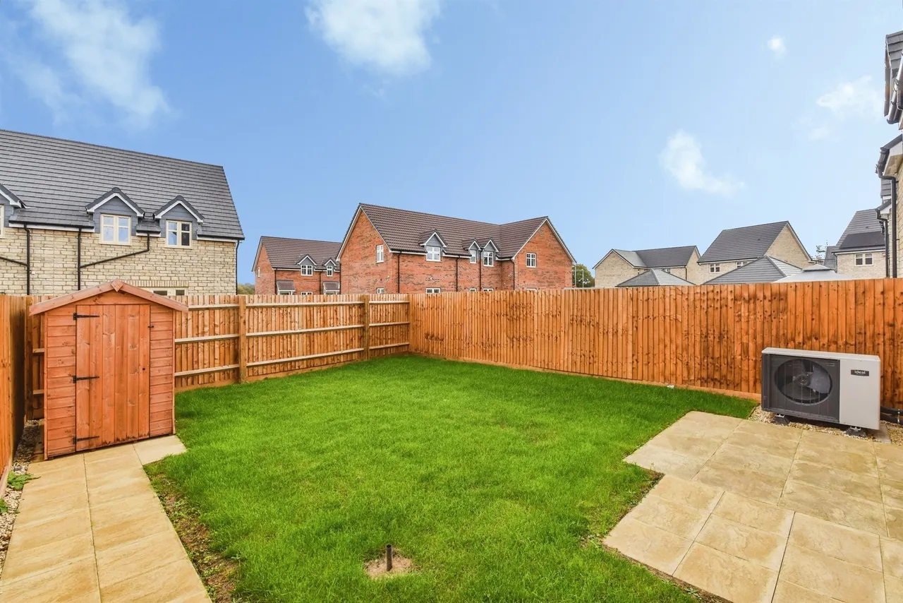 Cardiff Close, Patterdown, SN15, photo 8