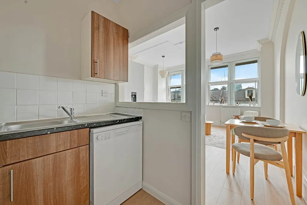 Earls Court Road, Earls Court, SW5, photo 14