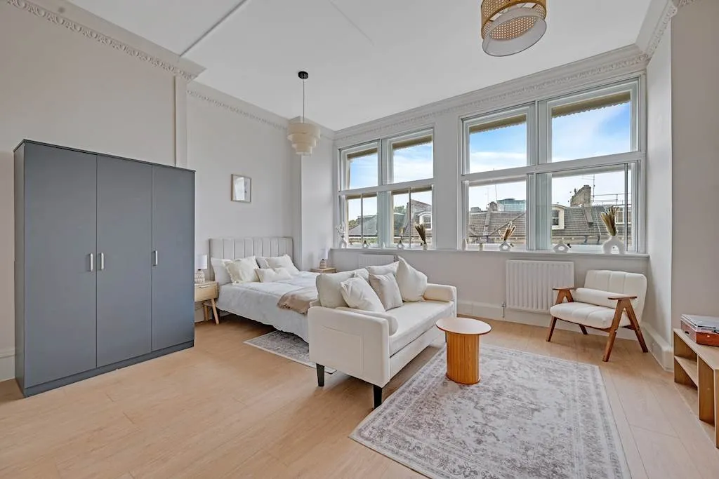 Earls Court Road, Earls Court, SW5, photo 2