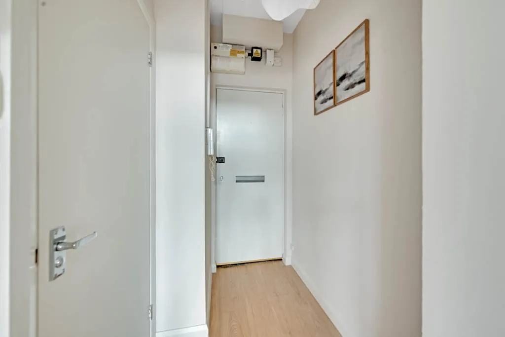 Earls Court Road, Earls Court, SW5, photo 12