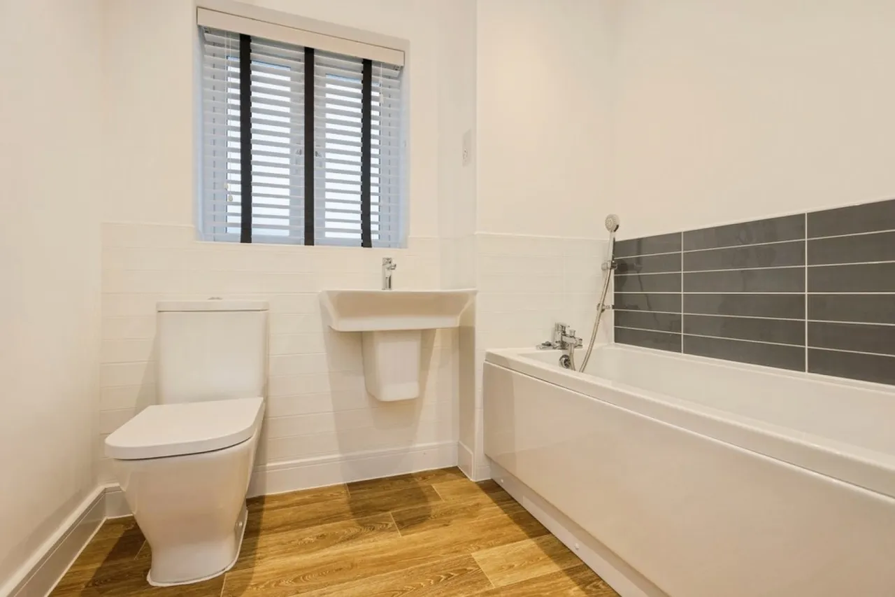 Webb Drive, Castle Donington, photo 11