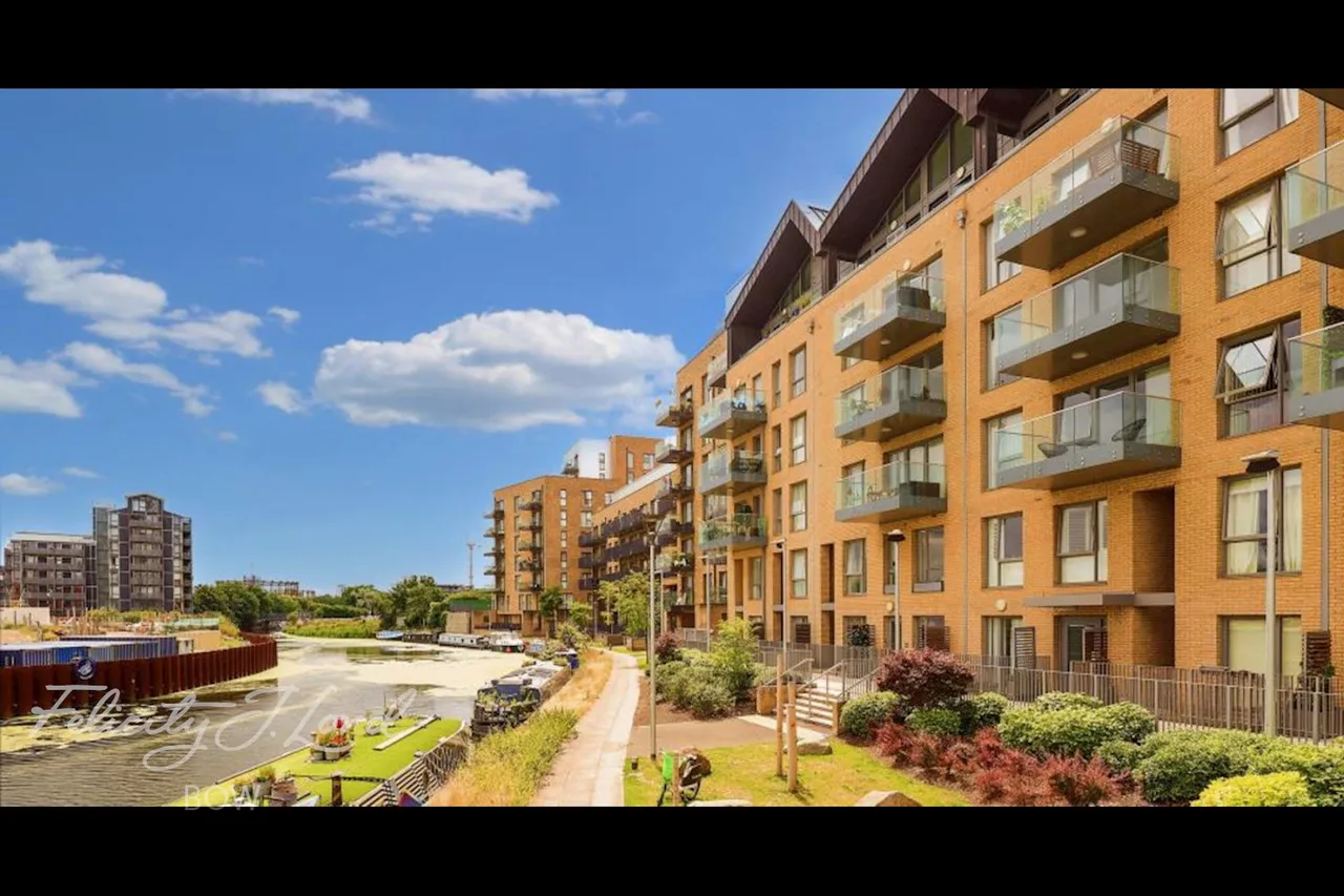 2 bed flat to rent, Anderson Square, E3